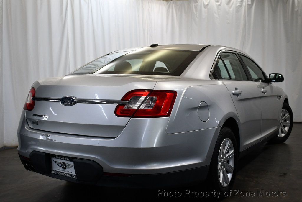 2010 Ford Taurus SE photo 8