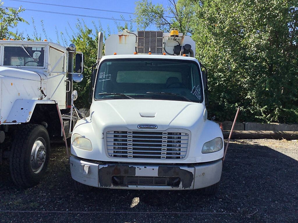 2010 Freightliner M2106 ENCLOSED UTILITY SERVICE TRUCK WITH COMPRESSOR - 21142230 - 2