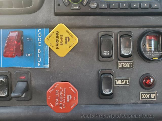 2010 FREIGHTLINER M2-106  - 21885336 - 18