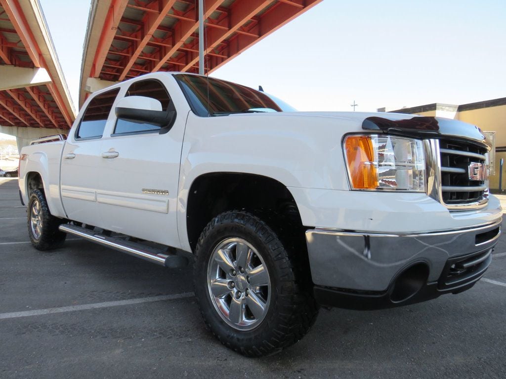 2010 GMC Sierra 1500 4WD Crew Cab 143.5" SLT - 22782806 - 3