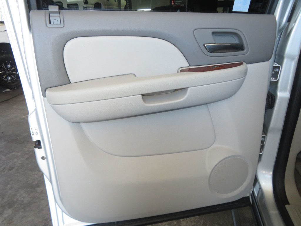 2010 GMC Yukon XL 4X4 YUKON XL SLT EXTRA  CLEAN LIFTED 4X4 BUCKET SEATS  - 23013204 - 23