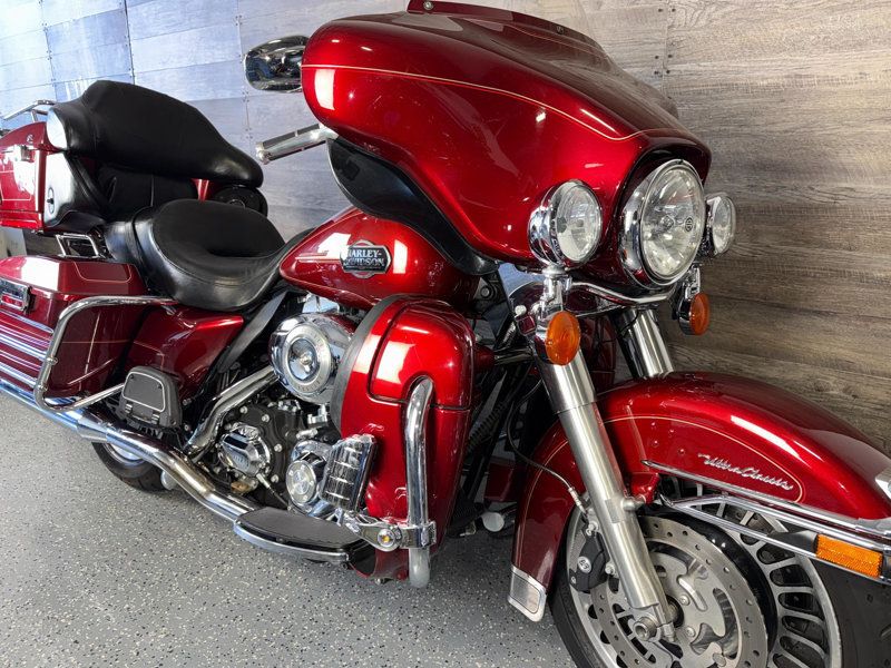 2010 Harley-Davidson FLHTCU Ultra Classic Electra Glide SUPER CLEAN! - 22982101 | Video 2