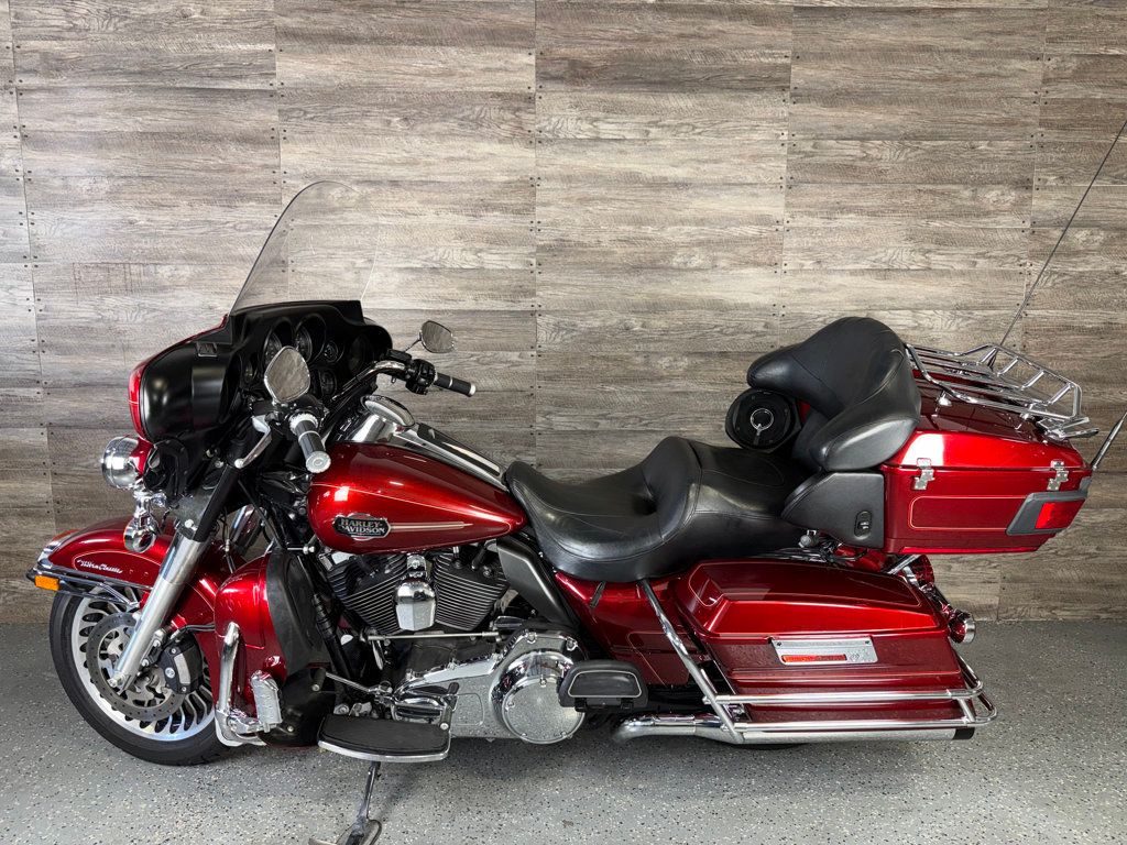 2010 Harley-Davidson FLHTCU Ultra Classic Electra Glide SUPER CLEAN! - 23042802 - 11