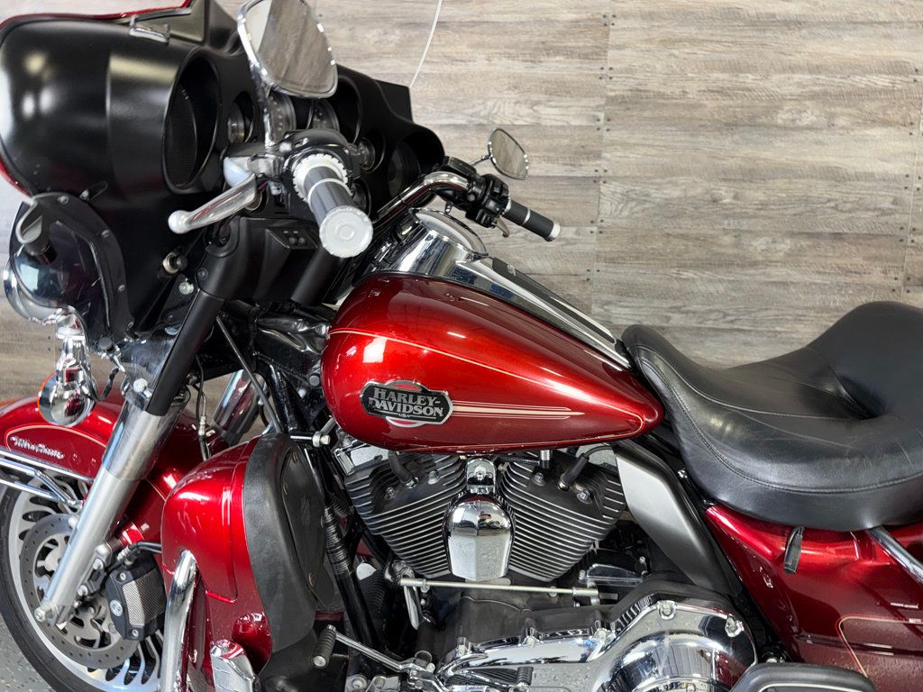 2010 Harley-Davidson FLHTCU Ultra Classic Electra Glide SUPER CLEAN! - 23042802 - 13
