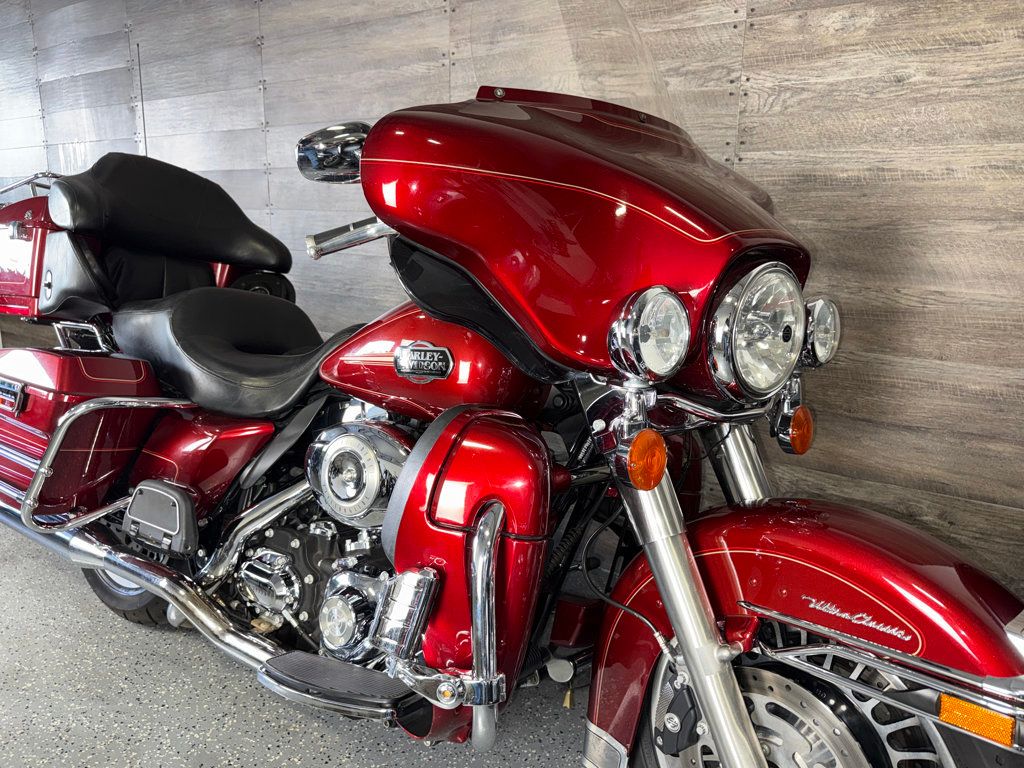 2010 Harley-Davidson FLHTCU Ultra Classic Electra Glide SUPER CLEAN! - 23042802 | Video 2