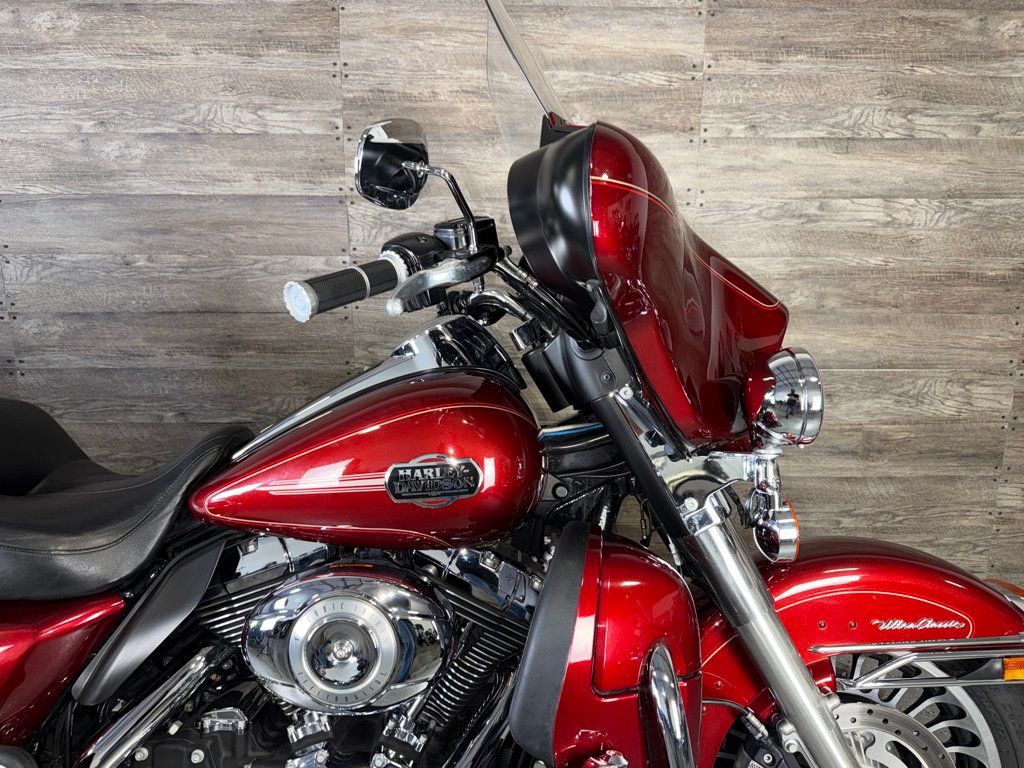 2010 Harley-Davidson FLHTCU Ultra Classic Electra Glide SUPER CLEAN! - 23042802 - 3