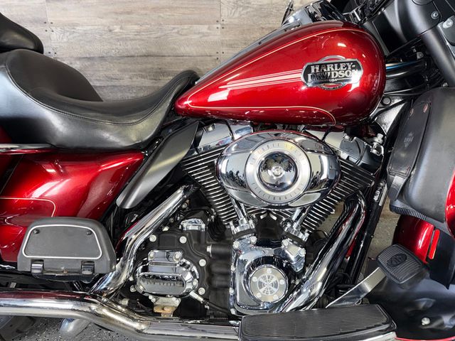 2010 Harley-Davidson FLHTCU Ultra Classic Electra Glide SUPER CLEAN! - 23042802 - 4