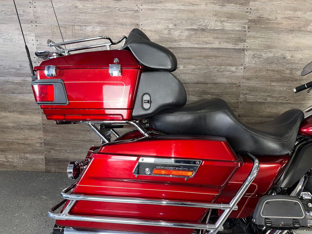 2010 Harley-Davidson FLHTCU Ultra Classic Electra Glide SUPER CLEAN! - 23042802 - 6