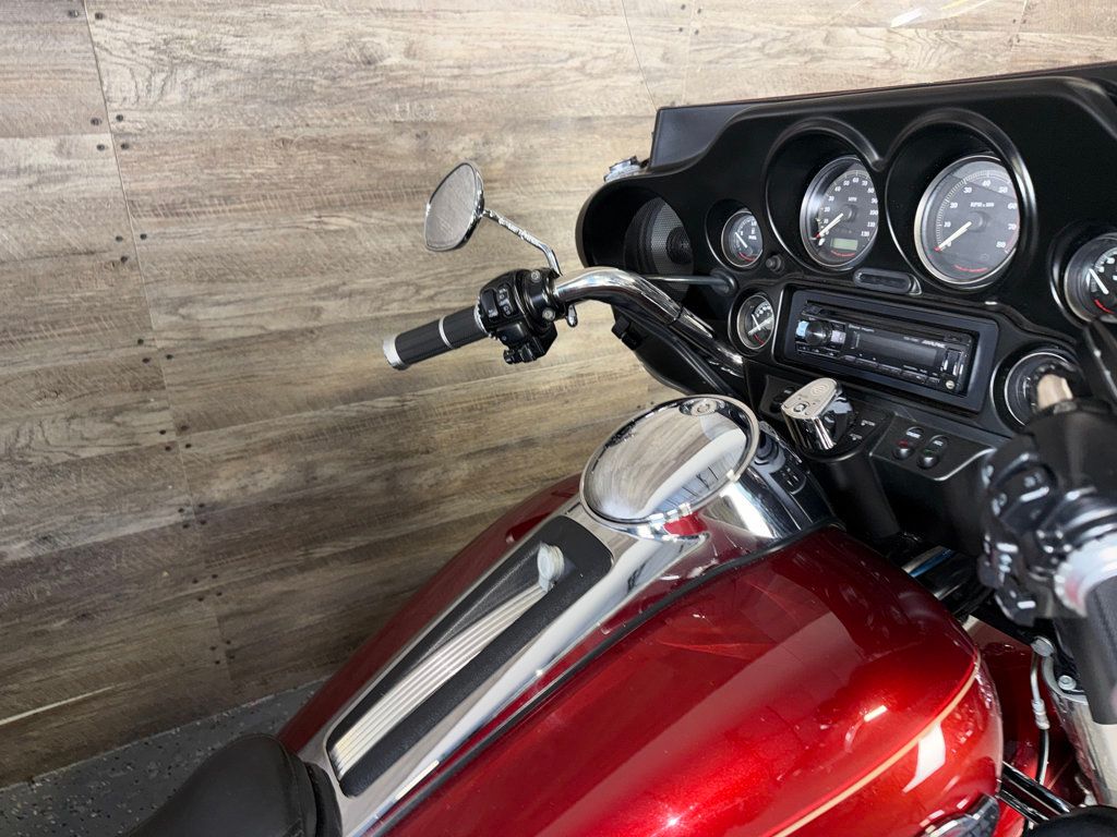 2010 Harley-Davidson FLHTCU Ultra Classic Electra Glide SUPER CLEAN! - 23042802 - 8