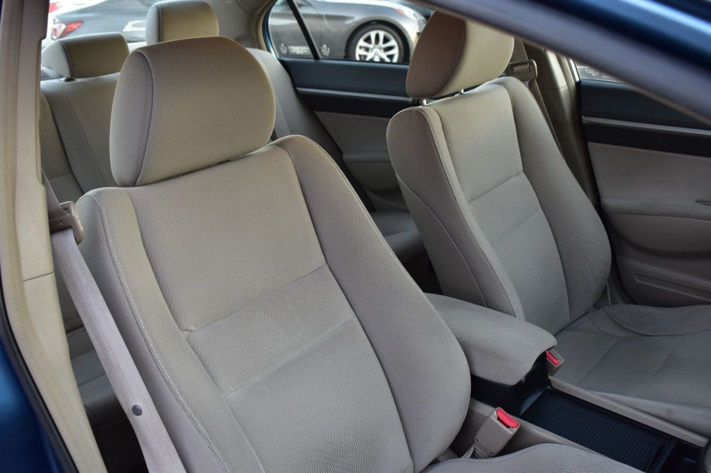 2010 Honda Civic Hybrid 4dr Sedan L4 CVT - 22721134 - 17