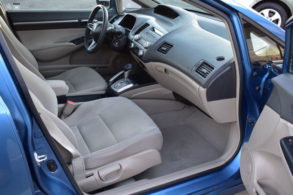 2010 Honda Civic Hybrid 4dr Sedan L4 CVT - 22721134 - 18