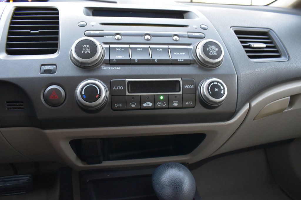 2010 Honda Civic Hybrid 4dr Sedan L4 CVT - 22721134 - 28