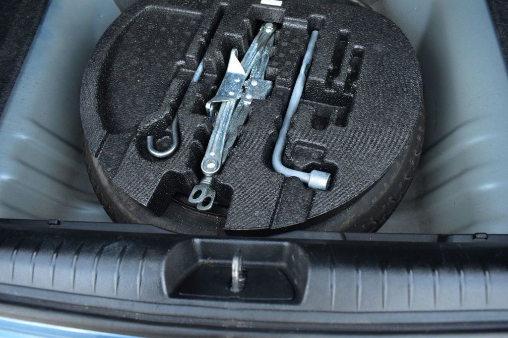 2010 Honda Civic Hybrid 4dr Sedan L4 CVT - 22721134 - 36