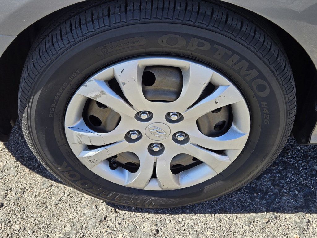 2010 Hyundai Elantra 4dr Sedan Automatic GLS PZEV - 22934610 - 5