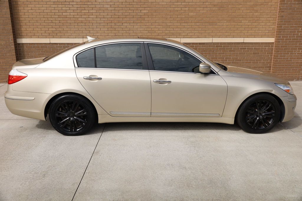 2010 Hyundai Genesis 4.6 photo 4