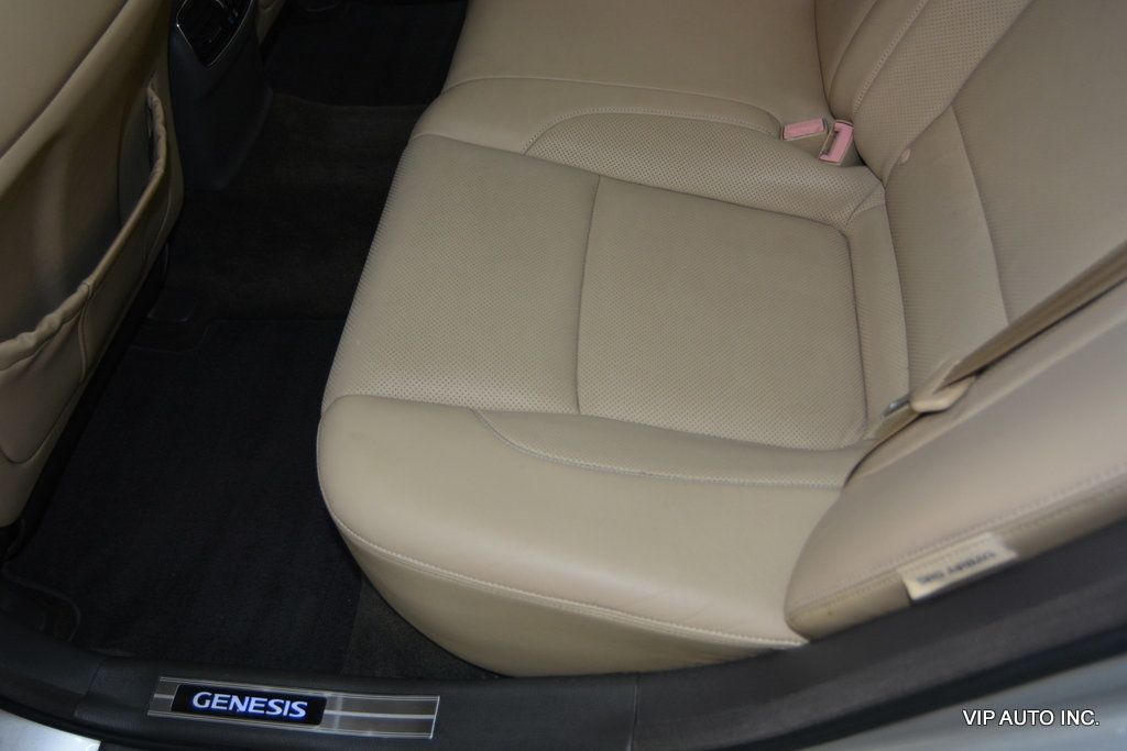 2010 Hyundai Genesis Base Trim - 22981867 - 24