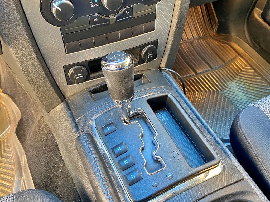 2010 Jeep Grand Cherokee 4WD 4dr Laredo - 23005296 - 11