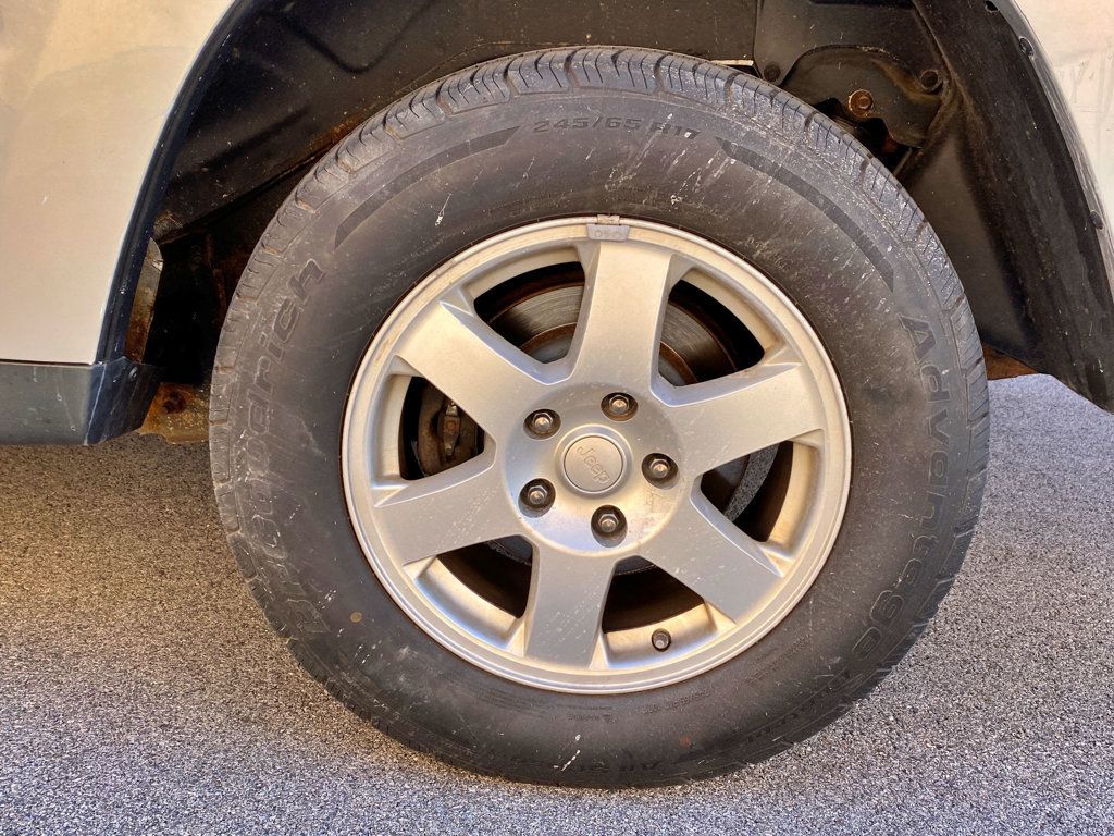 2010 Jeep Grand Cherokee 4WD 4dr Laredo - 23005296 - 15