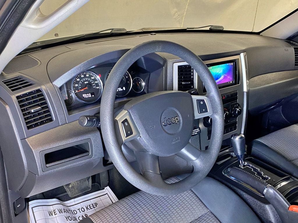 2010 Jeep Grand Cherokee 4WD 4dr Laredo - 23005296 - 18