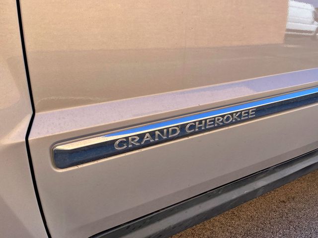 2010 Jeep Grand Cherokee 4WD 4dr Laredo - 23005296 - 1