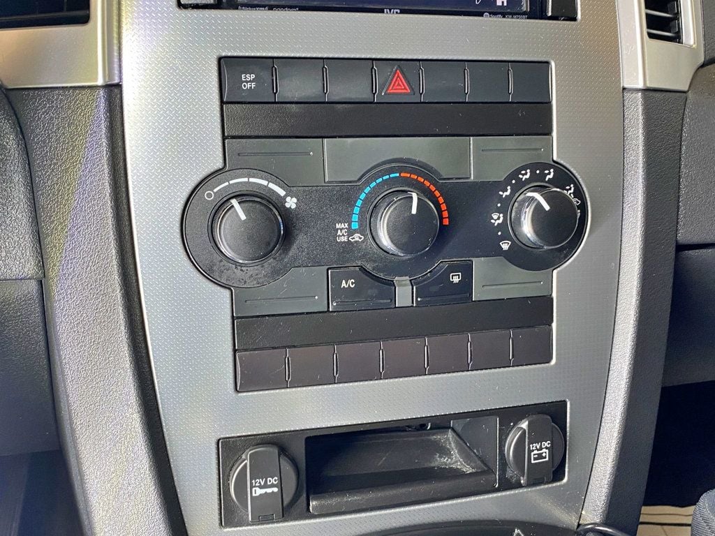2010 Jeep Grand Cherokee 4WD 4dr Laredo - 23005296 - 27