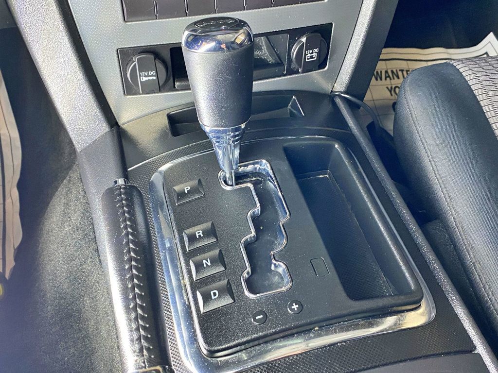 2010 Jeep Grand Cherokee 4WD 4dr Laredo - 23005296 - 28