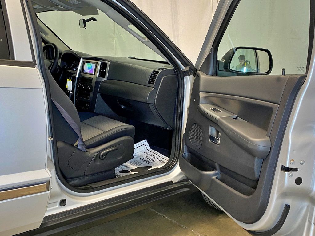 2010 Jeep Grand Cherokee 4WD 4dr Laredo - 23005296 - 30