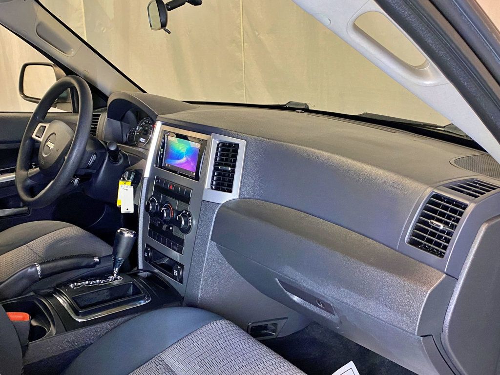 2010 Jeep Grand Cherokee 4WD 4dr Laredo - 23005296 - 33