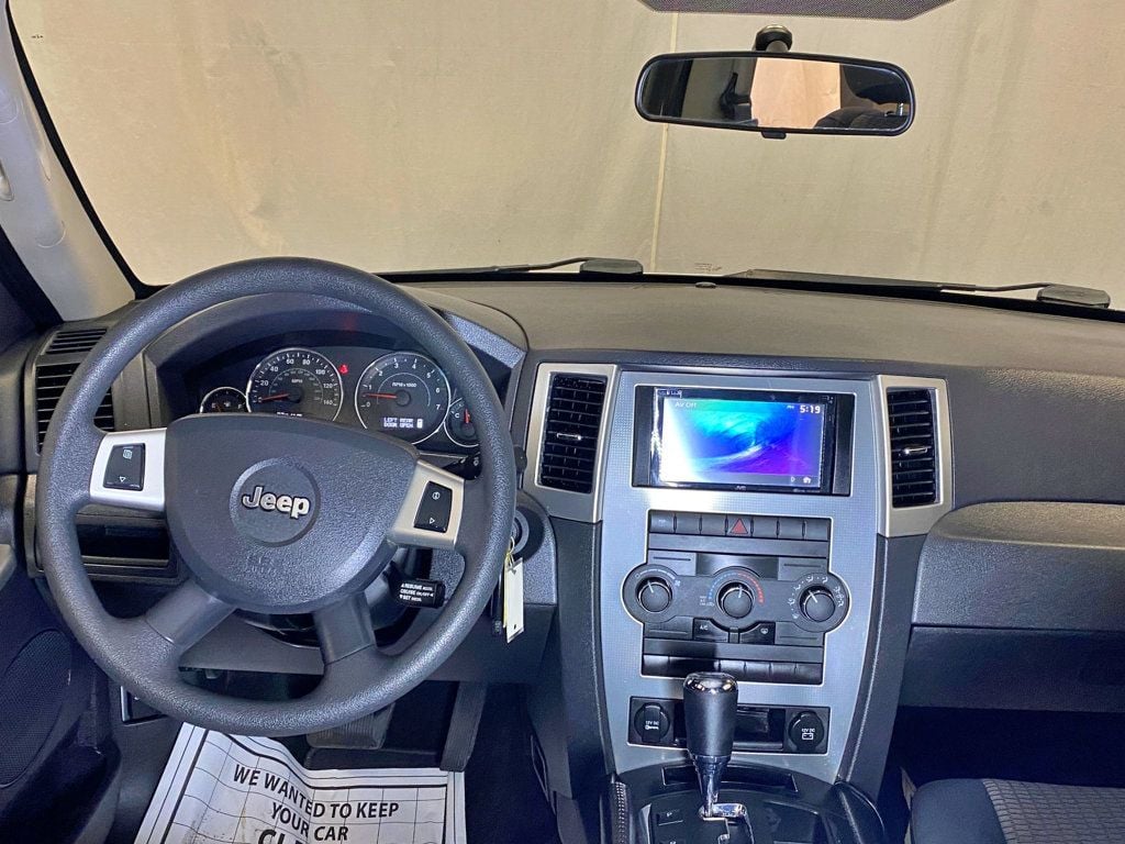 2010 Jeep Grand Cherokee 4WD 4dr Laredo - 23005296 - 34