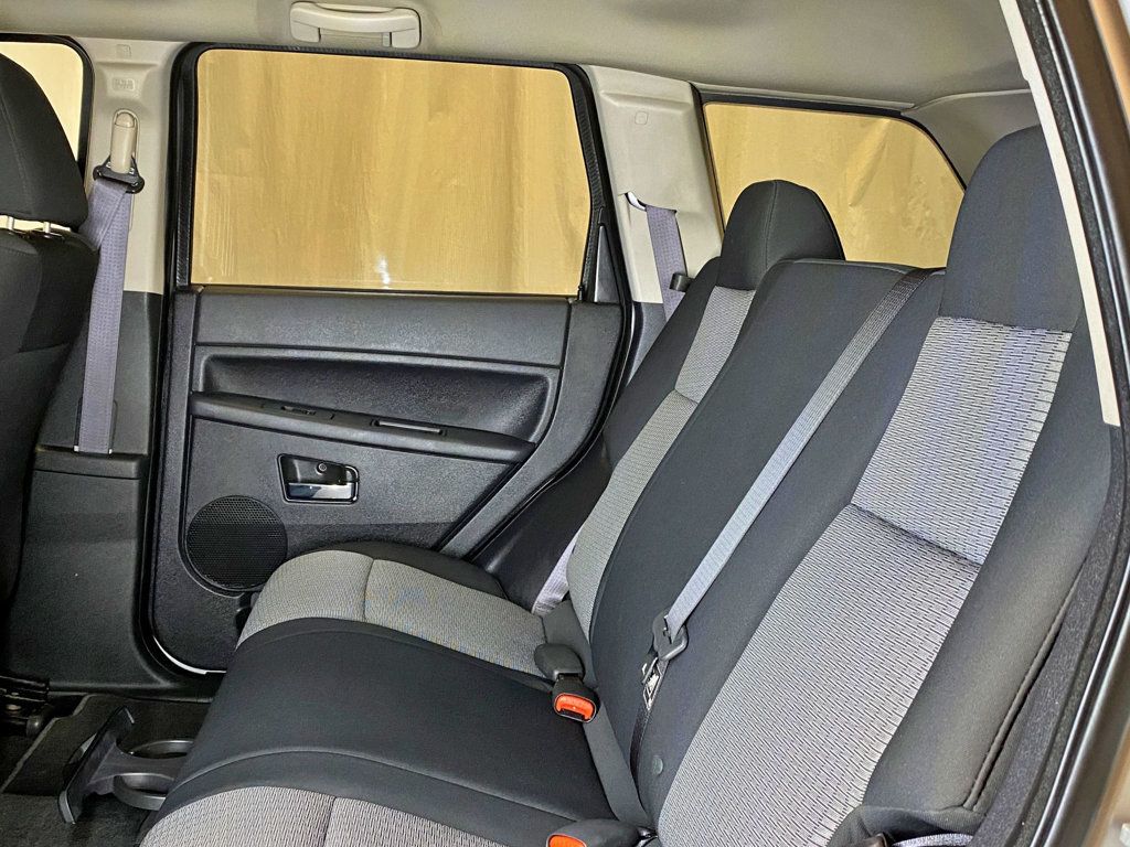 2010 Jeep Grand Cherokee 4WD 4dr Laredo - 23005296 - 40