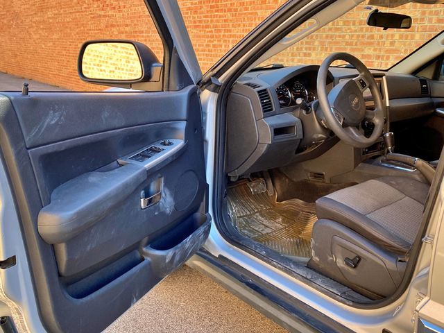 2010 Jeep Grand Cherokee 4WD 4dr Laredo - 23005296 - 6