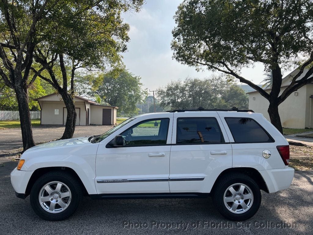 2010 Jeep Grand Cherokee Laredo 2WD - 22695884 - 30