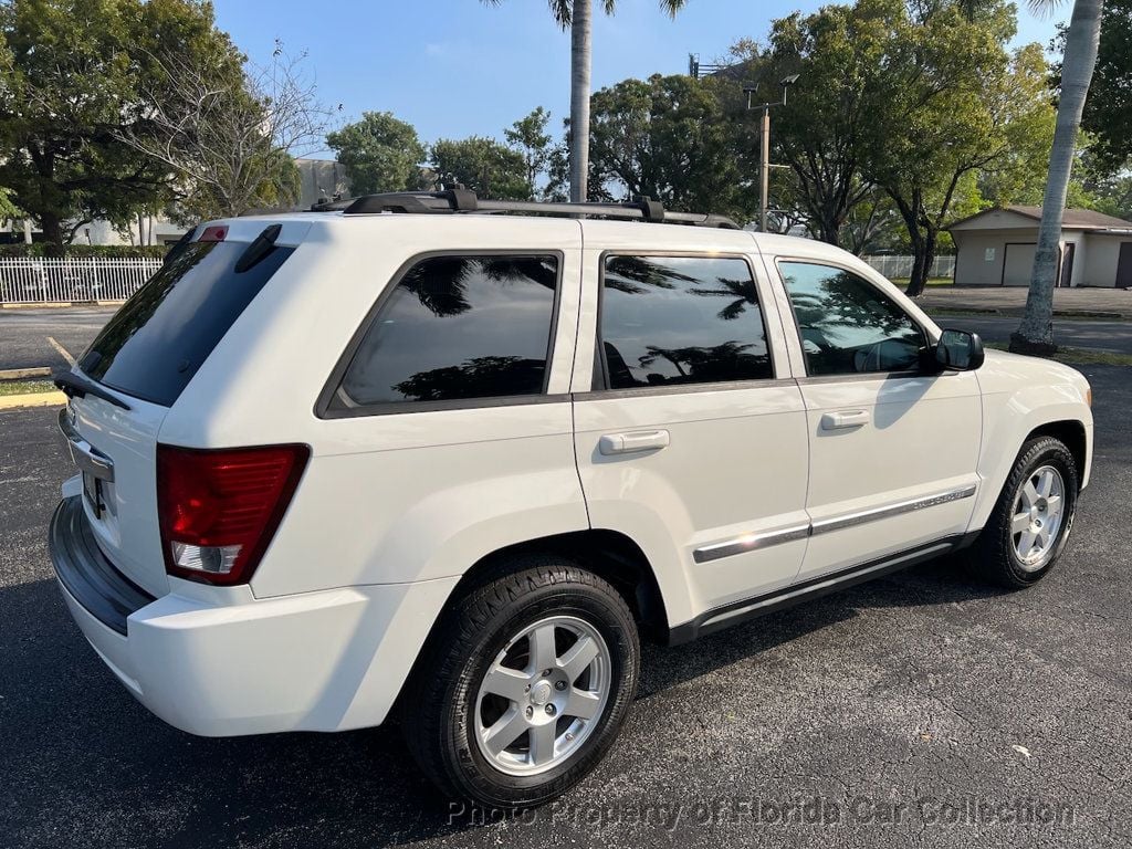 2010 Jeep Grand Cherokee Laredo 2WD - 22695884 - 3