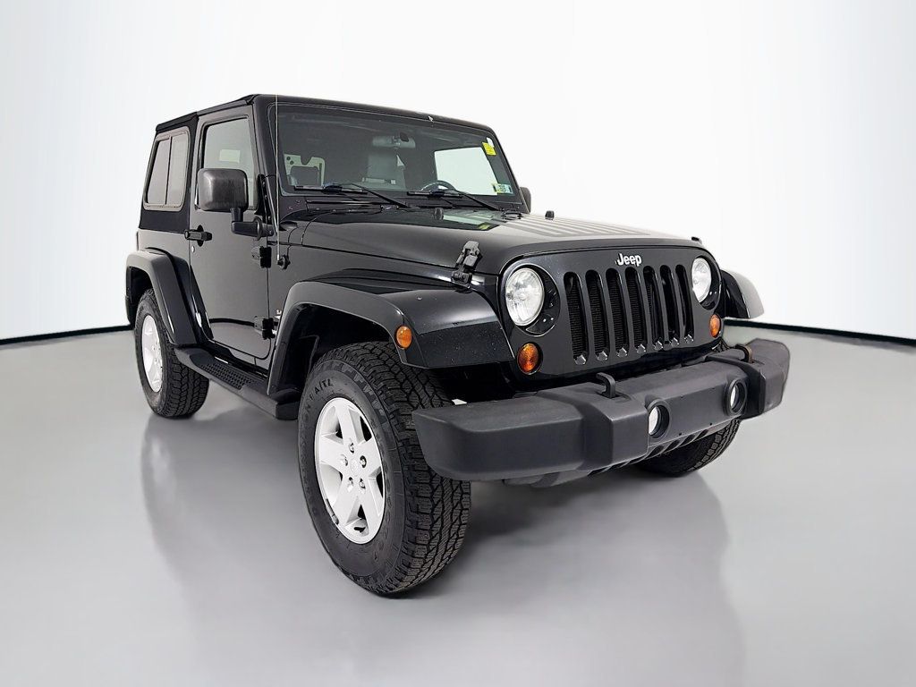 2010 Jeep Wrangler 4WD 2dr Sahara - 22986390 | Video 1