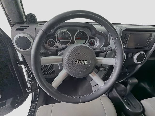 2010 Jeep Wrangler 4WD 2dr Sahara - 22986390 - 10