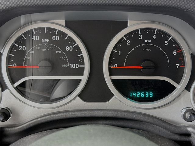 2010 Jeep Wrangler 4WD 2dr Sahara - 22986390 - 11