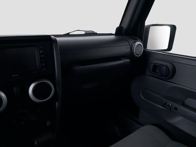 2010 Jeep Wrangler 4WD 2dr Sahara - 22986390 - 21