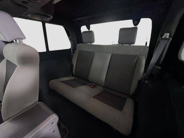 2010 Jeep Wrangler 4WD 2dr Sahara - 22986390 - 22