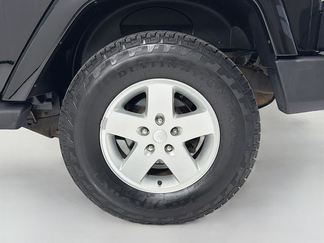 2010 Jeep Wrangler 4WD 2dr Sahara - 22986390 - 28