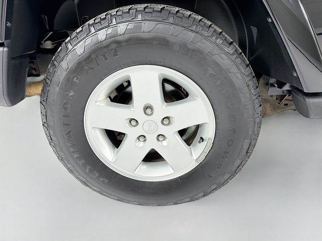 2010 Jeep Wrangler 4WD 2dr Sahara - 22986390 - 30