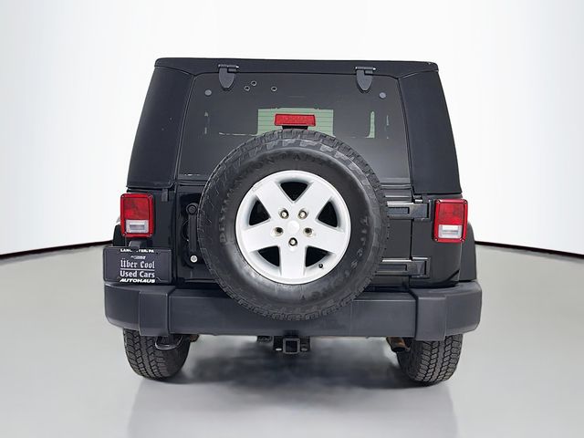 2010 Jeep Wrangler 4WD 2dr Sahara - 22986390 - 5