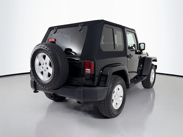 2010 Jeep Wrangler 4WD 2dr Sahara - 22986390 - 6