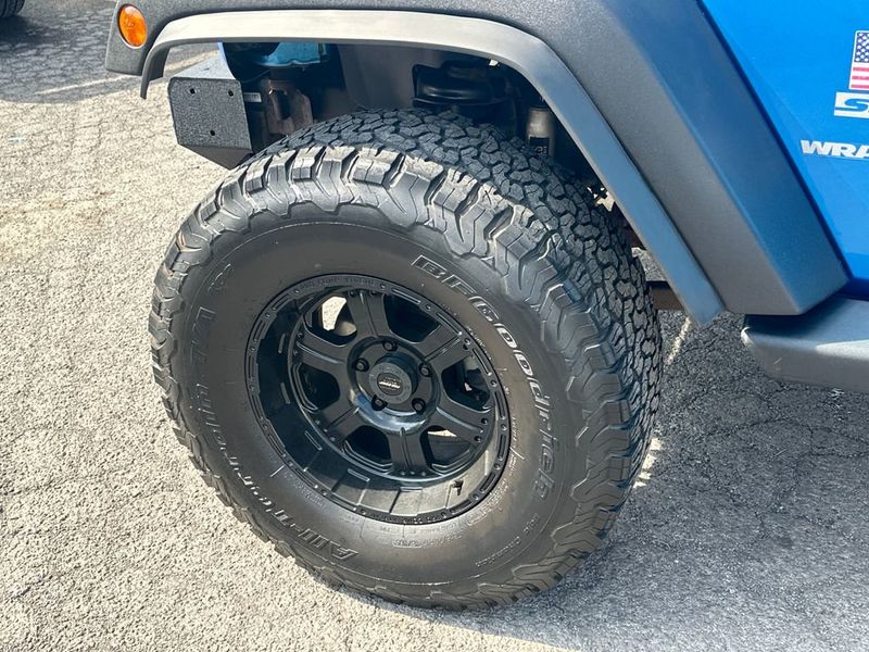 2010 Jeep Wrangler 4WD 2dr Sport - 22972517 - 11