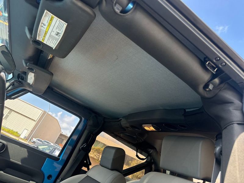 2010 Jeep Wrangler 4WD 2dr Sport - 22972517 - 19