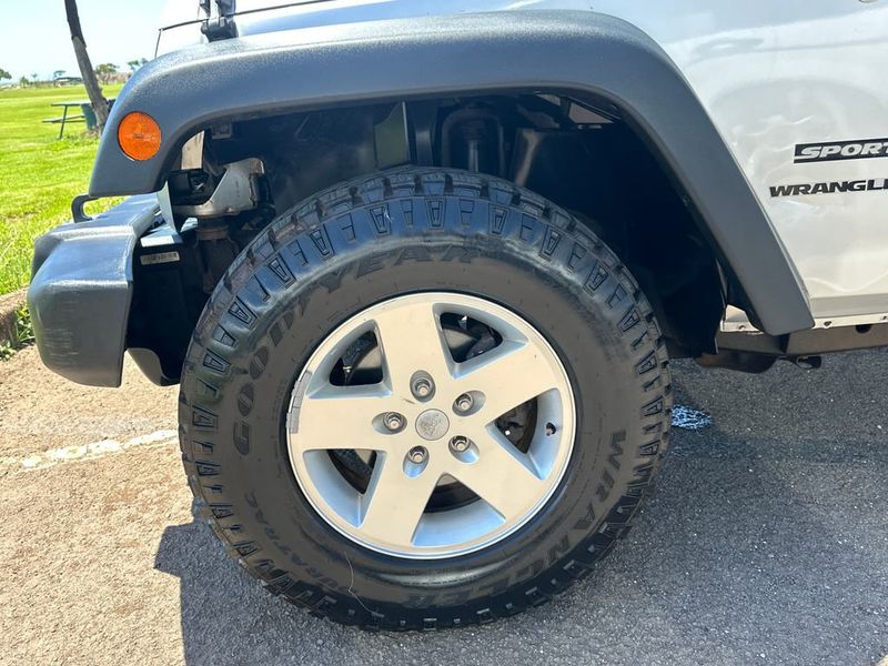 2010 Jeep Wrangler 4WD 2dr Sport - 22999855 - 11