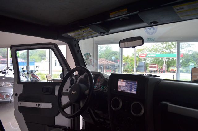 2010 Jeep Wrangler Automatico y Solo 69 Mil kms - 19683945 - 10