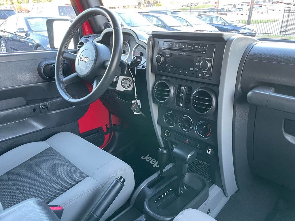 2010 Jeep Wrangler Unlimited Sport photo 12