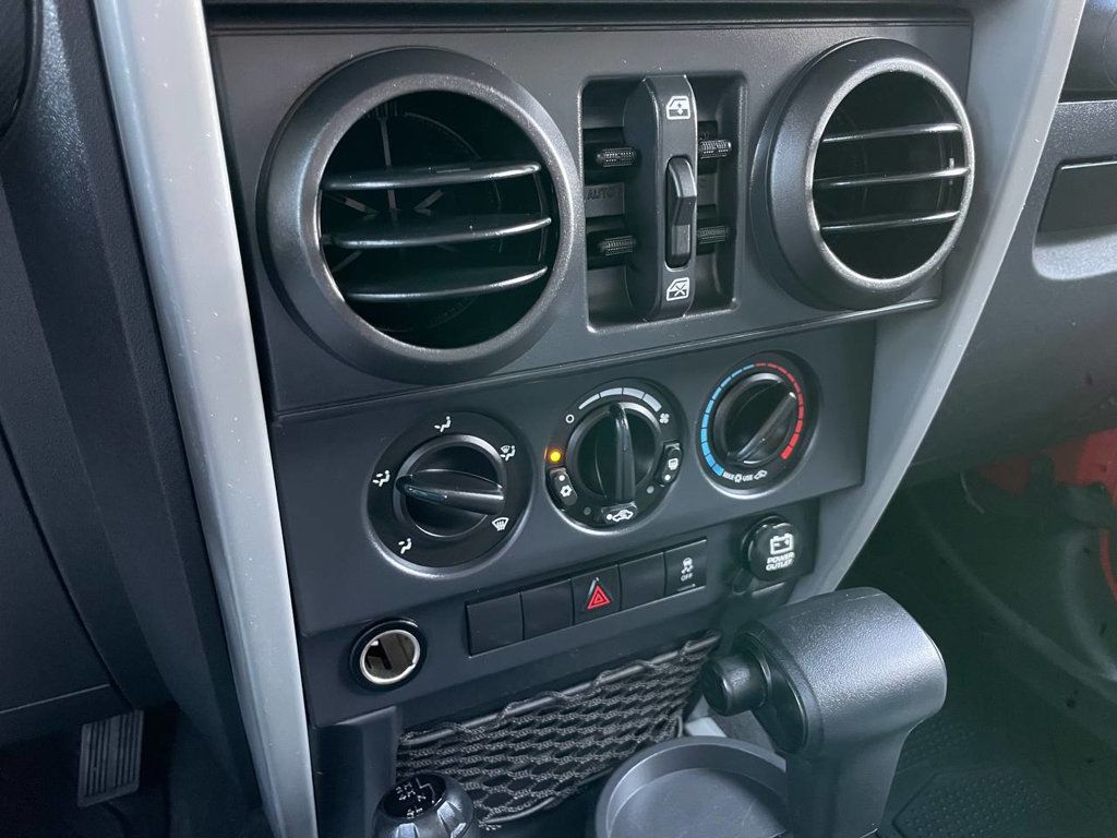 2010 Jeep Wrangler Unlimited Sport photo 16