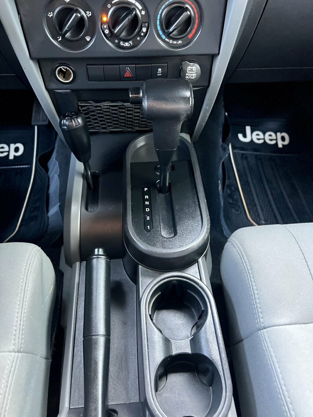 2010 Jeep Wrangler Unlimited 4WD 4dr Sport - 23045874 - 16