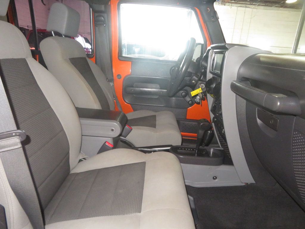 2010 Jeep Wrangler Unlimited UNLIMITED SPORT 1OWNER AZ JEEP EXTAR CLEAN GREAT COLOR  - 22998588 - 32